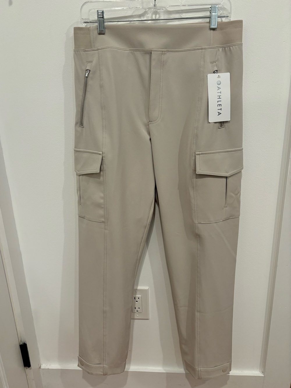 Athleta NEW WITH TAGS Endless Cargo Pant Grey Womens 12 Activewear Athleisure - Picture 5 of 14